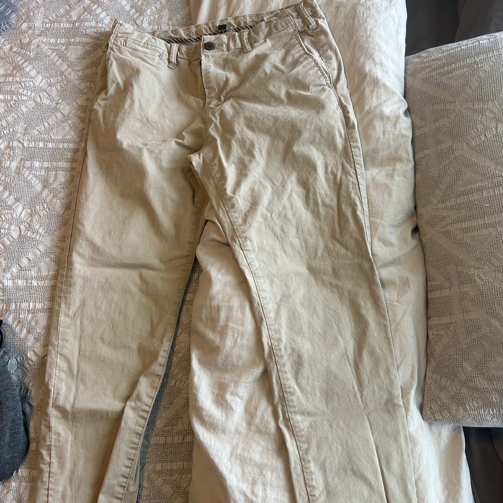American Eagle Khaki's- 32 x 30
